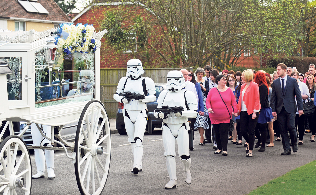 הלוויה של חובב "מלחמת הכוכבים", צילום: Portsmouth News/Solent News and Photo Agency