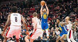 Steph Curry attempts a shot. Photo: Reuters