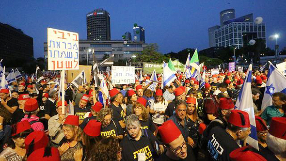 Protest against immunity bill in Tel Aviv. Photo: Motti Kimchi