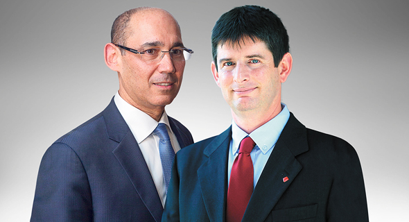 מימין: רון וקסלר מנכ"ל קבוצת ישראכרט ואמיר ירון נגיד בנק ישראל 