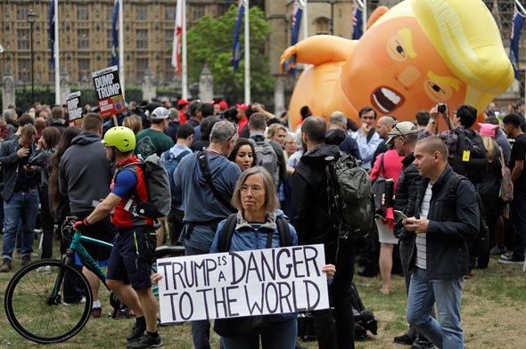 הפגנה בלונדון נגד דונלד טראמפ, צילום: איי פי