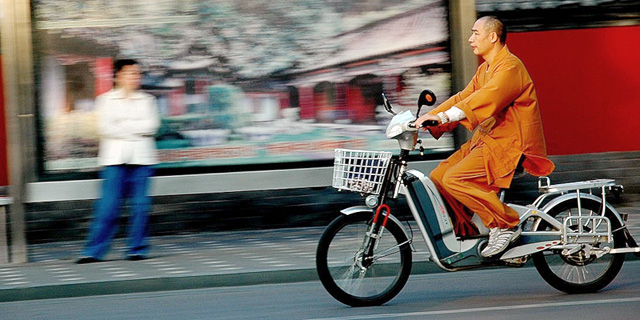 ממלכת האופניים החשמליים הסינית בולמת את המהירות