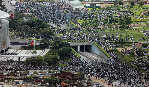 הפגנת המונים בהונג קונג , צילום: איי אף פי