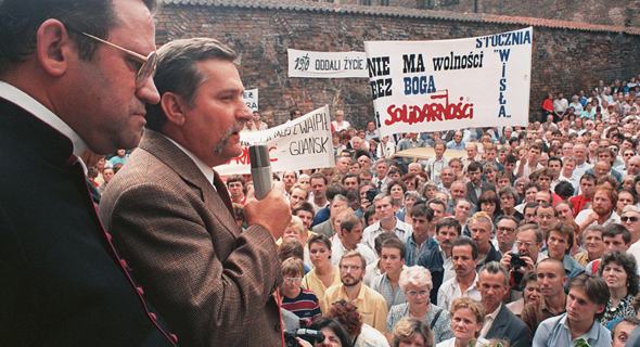 לך ולנסה בהפגנה של סולידריות ב-1988 , צילום: AFP