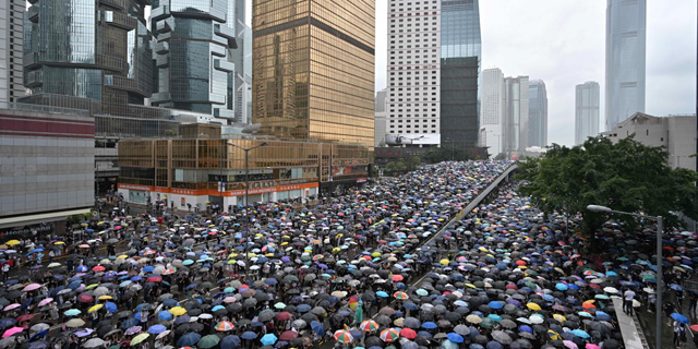 הכוח של האזרחים: תמונות מדהימות מההפגנות בהונג קונג 