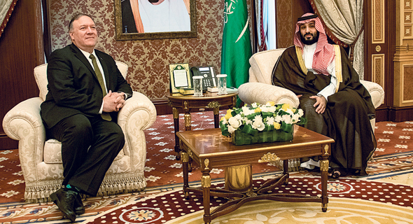 מימין: הנסיך מוחמד בן סלמאן עם מזכיר המדינה האמריקאי מייק פומפאו, צילום: Ron Przysucha