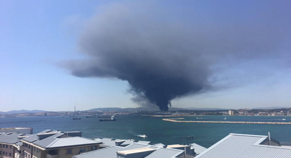 פיצוץ ענק ליד מפעל פטרוכימיים של חברת אינדורמה בספרד, צילום: Craig Bratt