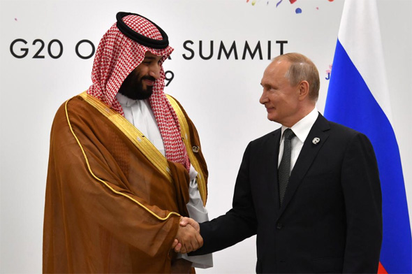 נשיא רוסיה ולדימיר פוטין ויורש העצר הסעודי מוחמד בן סלמאן בפסגת ה-G20