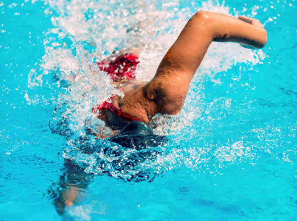 עבודה על סגנון. משפרת את הסיבולת, שמשפיעה יותר מכל על קצב השחייה, צילום: MICROGEN IMAGES/SCIENCE PHOTO LI