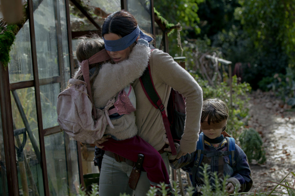 סנדרה בולוק בגרסה הקולנועית של "קופסת הציפורים". "אני עדיין נרגש מהשתתפותה בסרט", צילום: Netflix ©