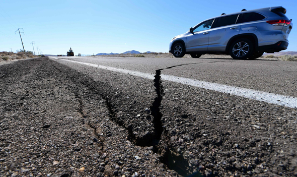 נזק לכבישים בעקבות רעש האדמה
