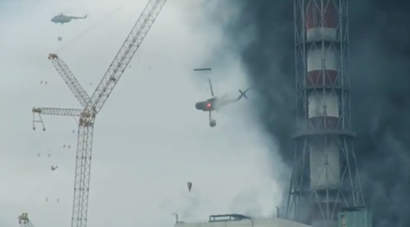 התרסקות המסוק מעל ארובת התחנה, מתוך הסדרה צ'רנוביל של HBO