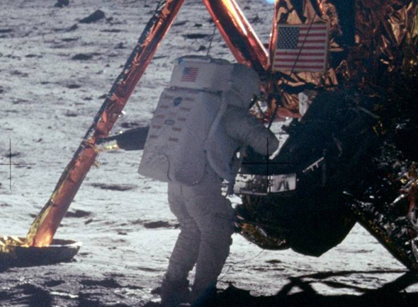 ארמסטרונג מתהלך על הירח, צילום: NASA 