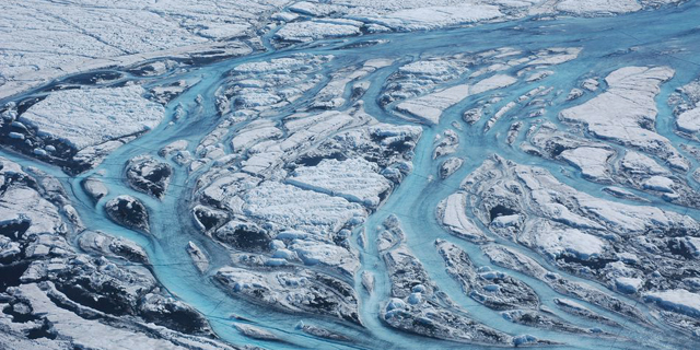 קרחונים נמסים בגרינלנד, כתוצאה מהתחממות כדה"א, צילום: WOODS HOLE OCEANOGRAPHIC INSTITUTION