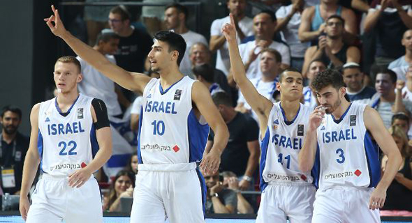 נבחרת ישראל חוגגת את הניצחון