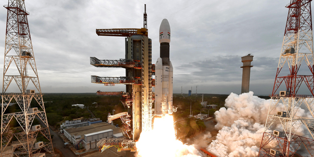 בעקבות אפולו: הודו שיגרה לירח את החללית צ&#39;אנדריאן 2