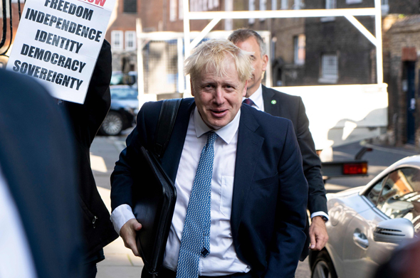 בוריס ג'ונסון, המועמד המוביל לראשות ממשלת בריטניה, בדרך למשרדו, היום