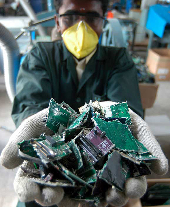 פסולת אלקטרונית , צילום: אי פי איי