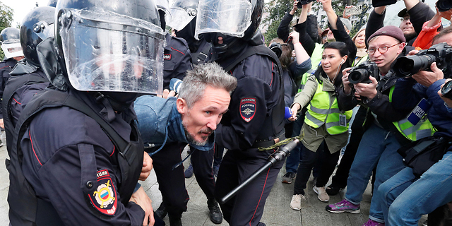 שבת שלישית של מהומות: 600 עצורים במוסקבה