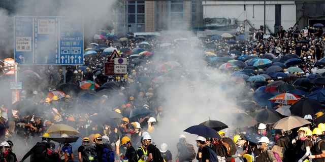 הונג קונג: המחאות פגעו בכלכלה - המיתון צפוי להימשך