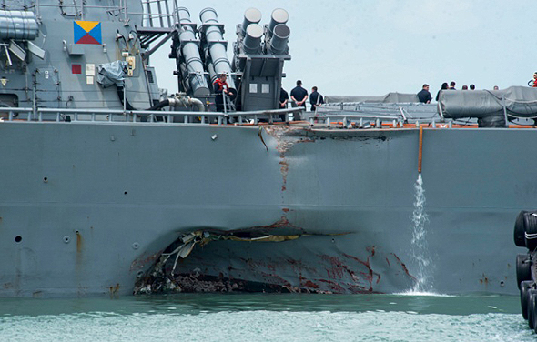 הפגיעה בספינה לאחר ההתנגשות, צילום: US Navy