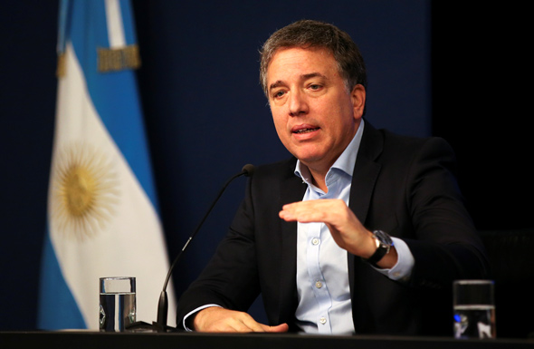 שר האוצר של ארגנטינה התפטר: &quot;נדרשת התחדשות משמעותית של הצוות הכלכלי&quot;