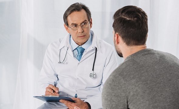 Doctor speaking to a male patient (illustration). Photo: Shutterstock