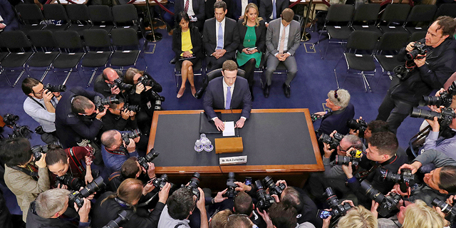 צוקרברג מעיד בפני הסנאט האמריקאי בגין כשלי החברה, צילום: איי פי