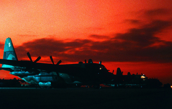 ליין מטוסי הרקולס, צילום: USAF
