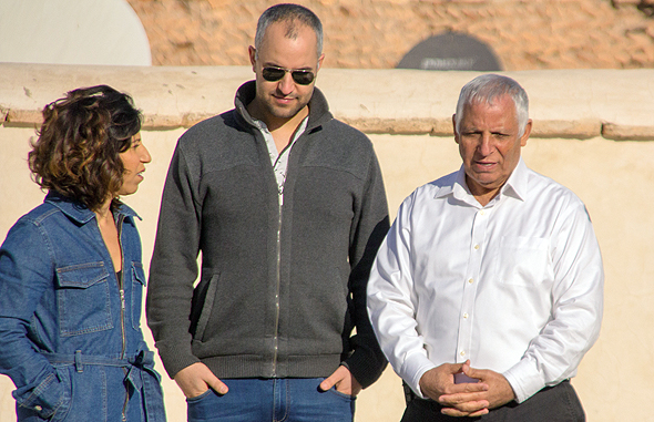 הדר לוי עם אחיה ואביה במרוקו 