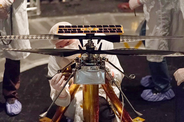 הרובוט המעופף נבחן במעבדה של נאס"א, צילום: NASA