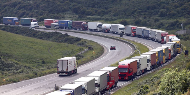 דו״ח סודי: ברקזיט ללא הסכם ייצור פקקי ענק של משאיות בכניסה לבריטניה