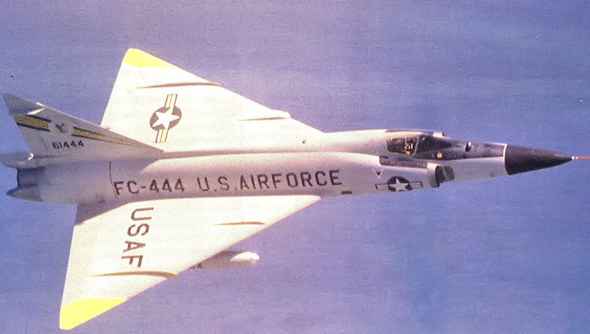 מטוס F102, בצביעה טיפוסית לאמצע שנות החמישים, צילום: USAF