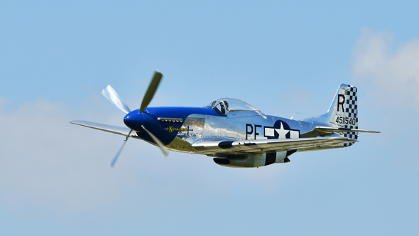מטוס P51 מאוחר; הגוף חשוף, החרטום כחול, הזנב - דמקה, צילום: שאטרסטוק