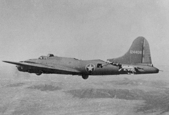 B17 ששרד על אף התנגשות עם מסרשמיט 109, צילום: USAF