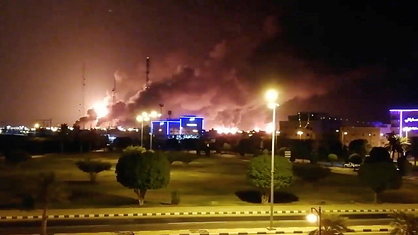 שריפות ענק במתקן ארמקו בסעודיה, צילום: רויטרס