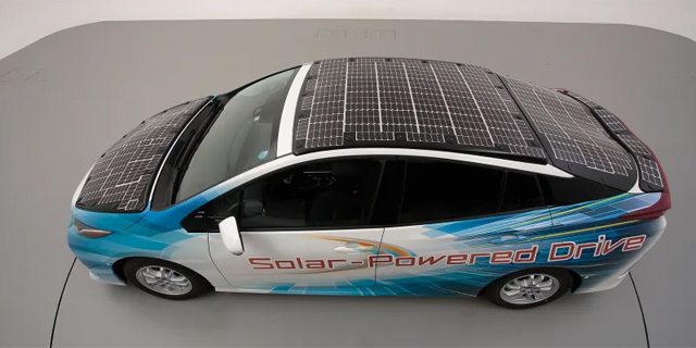 טויוטה תייצר מכונית פריוס סולארית בהשראת לווינים