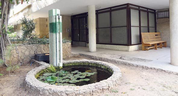 בריכת דגים בבית תל־אביבי. הברקה של אדריכלי הבאוהאוס