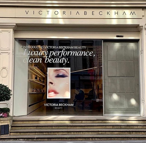 חנות מוצרי איפור של ויקטוריה בקהאם בלונדון