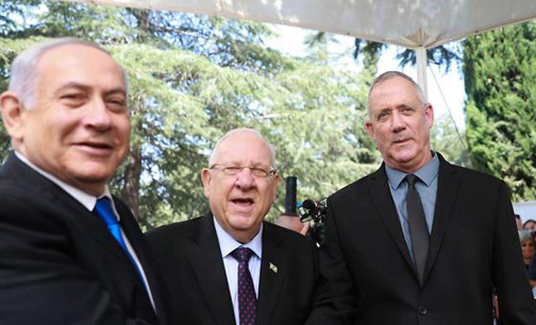 נשיא המדינה ראובן ריבלין עם ראש הממשלה בנימין נתניהו ו בני גנץ, צילום: אוהד צויגנברג