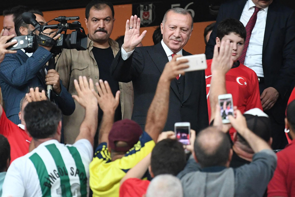 אוהדי כדורגל טורקים לקחו חלק בהפגנות נגד ארדואן, וב‭2019- ‬ הציבו בראש עיריית איסטנבול את יריבו אקרם אימאמאולו, צילום: אי.אף.פי