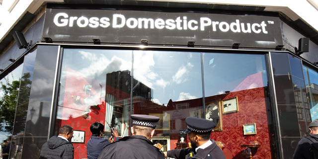 בעקבות סכסוך משפטי: האמן בנקסי פתח חנות בלונדון 