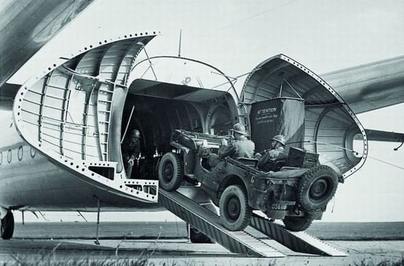 כניסת רכב לנורד מהדלת האחורית הגדולה, צילום: KL documentation