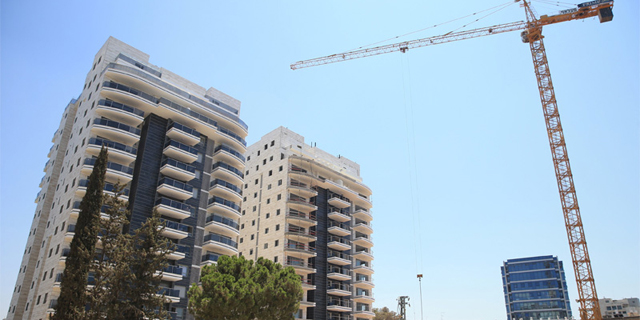 הקבלנים נושמים לרווחה: עבודות הבנייה יימשכו כרגיל; פועלים פלסטינים ישוכנו במלונות