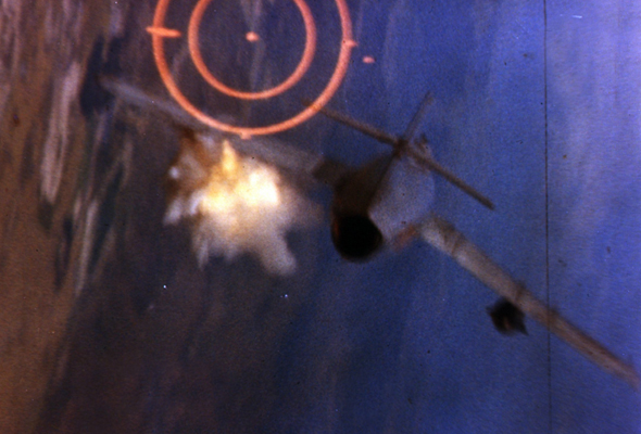 מיג 17 נפגע, צילום: USAF