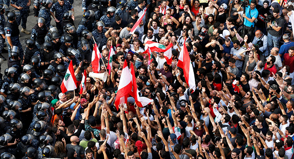 מפגינים בלבנון, צילום: רויטרס