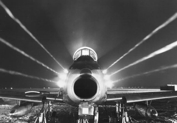 סייבר פותח באש, צילום: RCAF