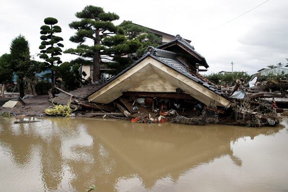 נזקי סופת הטייפון ביפן, צילום: אי.פי