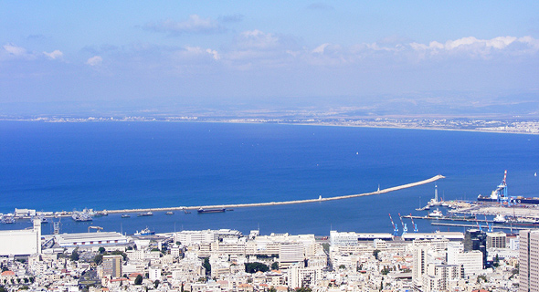 חיפה. עד לסוף שנות ה-70 היה רובע העיר התחתית מרכז העסקים של העיר  