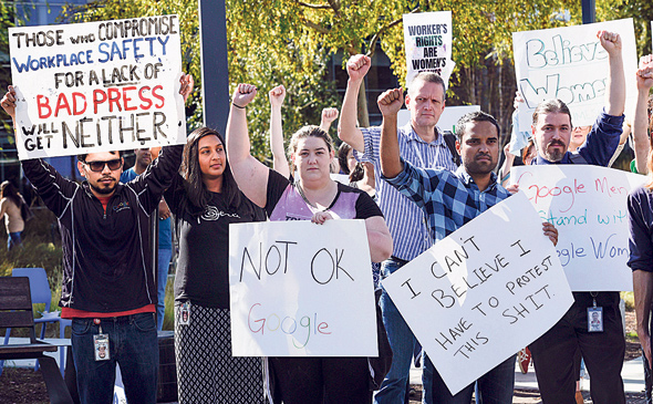 עובדי גוגל מפגינים נגד ההנהלה, צילום: בלומברג